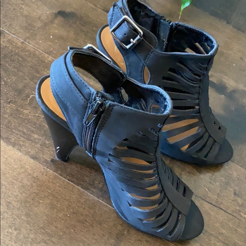 Heels - Picture 2 of 3